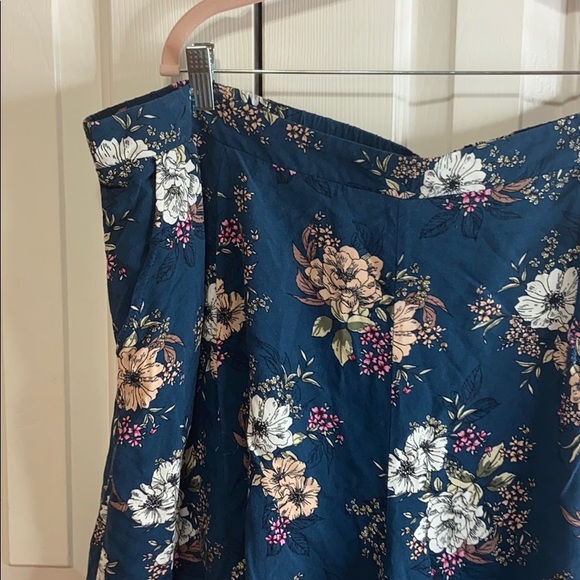 Torrid Floral Flowy Shorts - Picture 4 of 9